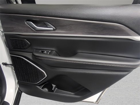 Used 2022 Jeep Grand Cherokee L Limited image 32