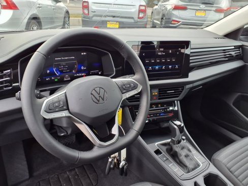 Certified 2025 Volkswagen Jetta S image 9