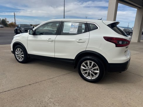 Used 2022 Nissan Rogue Sport S image 2