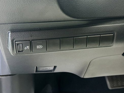 Used 2020 Toyota Corolla LE image 11