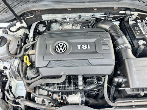 Used 2017 Volkswagen Golf Wolfsburg Edition image 27