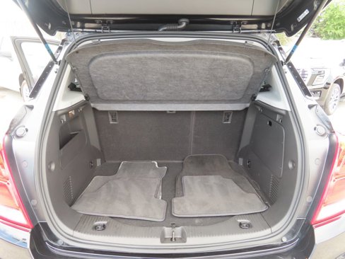 Used 2020 Chevrolet Trax LT w/ LT Convenience Package image 27