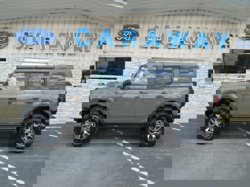 New 2025 Ford Bronco Badlands image 2