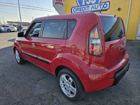 Used 2012 Kia Soul ! w/ Premium Pkg image 3