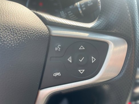 Used 2023 GMC Acadia SLE image 10