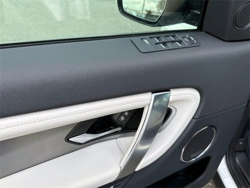 New 2025 Land Rover Discovery Sport Dynamic SE image 16