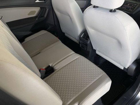 Used 2018 Volkswagen Tiguan S image 24