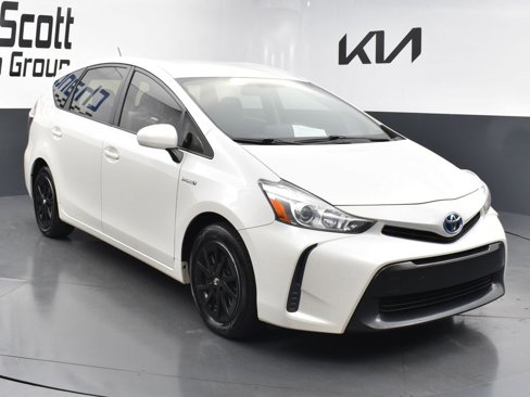 Used 2017 Toyota Prius V Two image 7