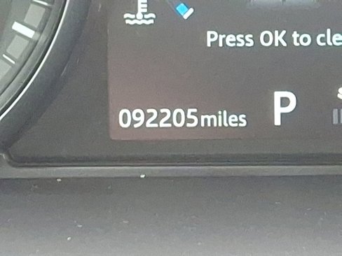 Used 2018 Land Rover Discovery Sport HSE image 13