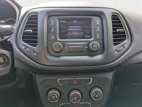 Used 2018 Jeep Compass Latitude image 12