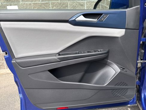 Used 2022 Volkswagen Taos SE w/ Panoramic Sunroof Package image 13