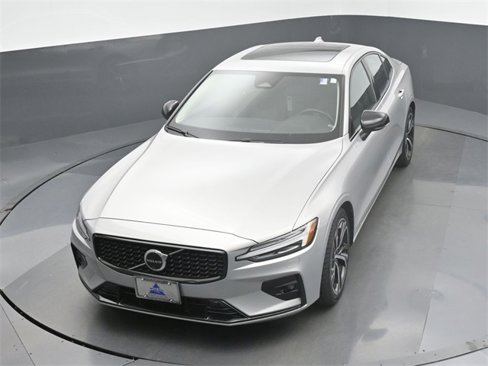 Used 2024 Volvo S60 B5 Plus image 44