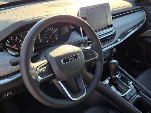 New 2025 Jeep Compass Latitude image 25