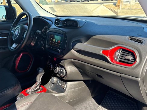 Used 2016 Jeep Renegade Trailhawk w/ Premium Trailhawk Package image 46