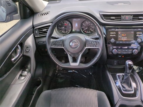 Used 2017 Nissan Rogue SV image 17