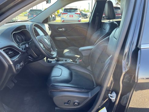 Used 2019 Jeep Cherokee Latitude Plus image 23