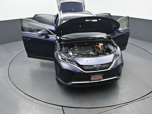 Certified 2022 Toyota Venza XLE image 58