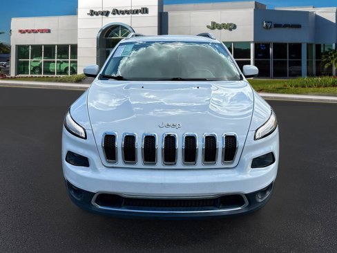 Used 2017 Jeep Cherokee Limited image 2