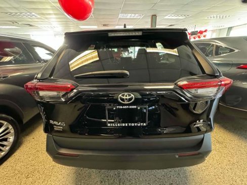 Used 2024 Toyota RAV4 LE image 5
