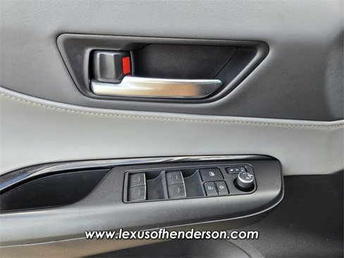 Used 2022 Toyota Venza LE image 20