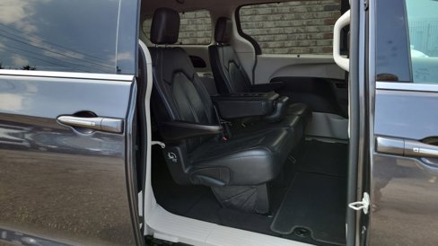 Used 2019 Chrysler Pacifica Touring-L image 23