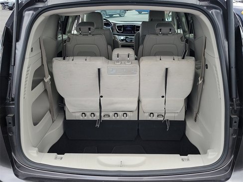 Used 2018 Chrysler Pacifica Touring-L w/ Advanced Safetytec Group image 27
