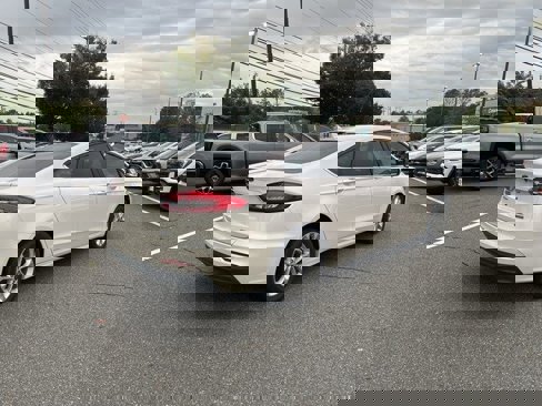 Used 2020 Ford Fusion SEL image 4
