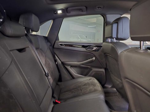 Used 2017 Porsche Macan image 12