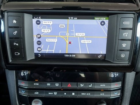 Used 2018 Jaguar F-PACE Premium image 5
