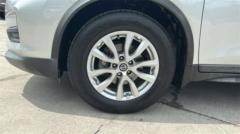 Used 2018 Nissan Rogue SV image 11