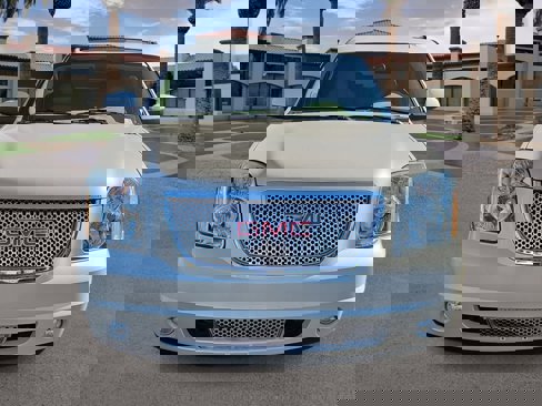 Used 2013 GMC Yukon Denali image 3