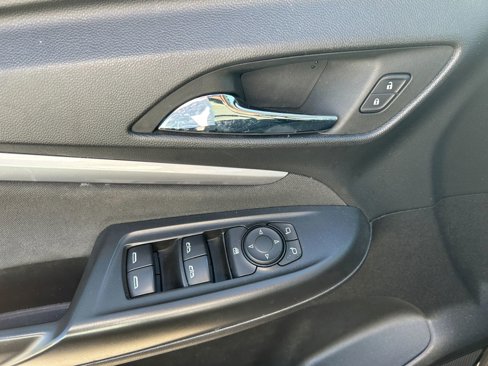 Used 2023 Chevrolet Bolt EUV LT image 34