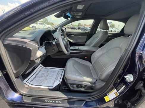 Used 2022 Toyota Avalon Limited image 13