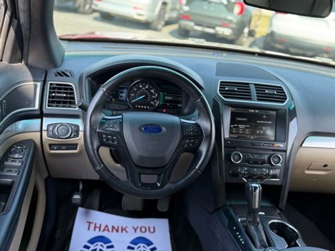 Used 2016 Ford Explorer XLT w/ Equipment Group 202A image 8
