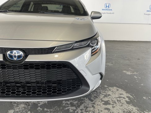 Used 2021 Toyota Corolla LE image 40