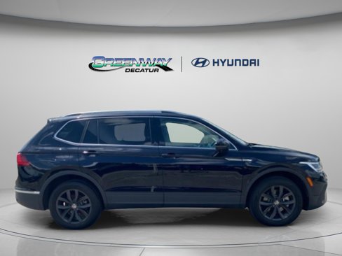 Used 2024 Volkswagen Tiguan SE image 11