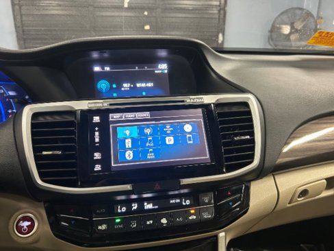 Used 2017 Honda Accord Touring image 17