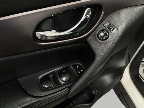 Used 2016 Nissan Rogue S image 26