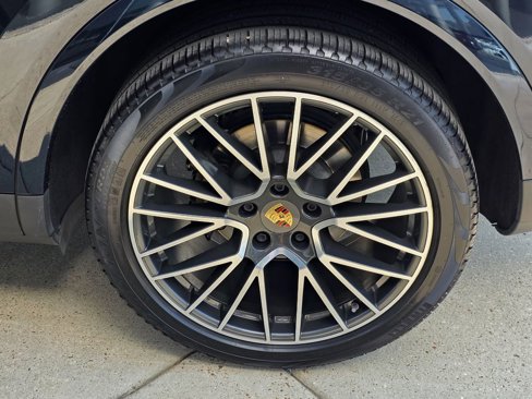 Used 2019 Porsche Cayenne image 12