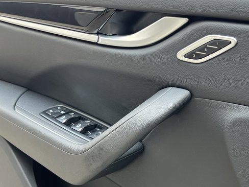 Used 2018 Maserati Levante image 28