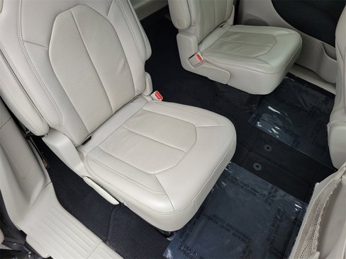 Used 2018 Chrysler Pacifica Touring-L w/ Advanced Safetytec Group image 24