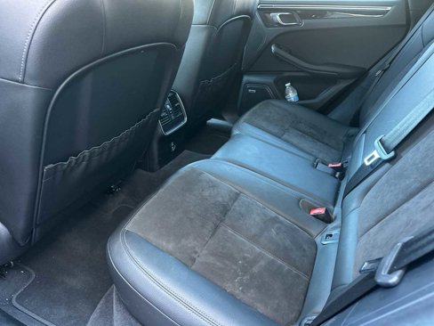 Used 2021 Porsche Macan S image 14