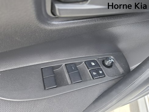 Used 2022 Toyota Corolla LE image 19