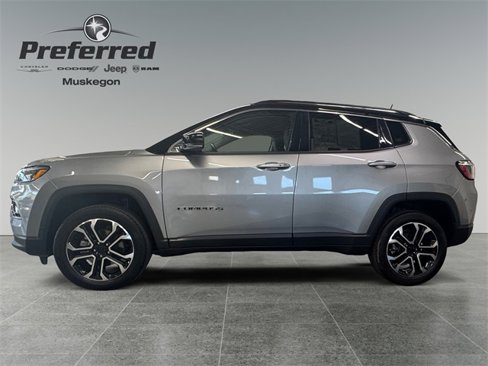 Used 2022 Jeep Compass Limited image 3