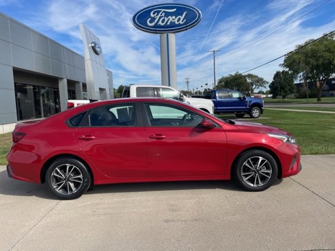 Used 2023 Kia Forte LXS image 9