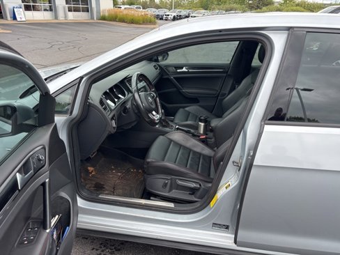 Used 2017 Volkswagen GTI SE image 9