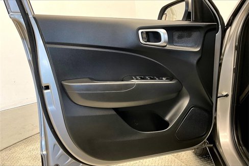 Certified 2023 Hyundai Venue SEL image 18