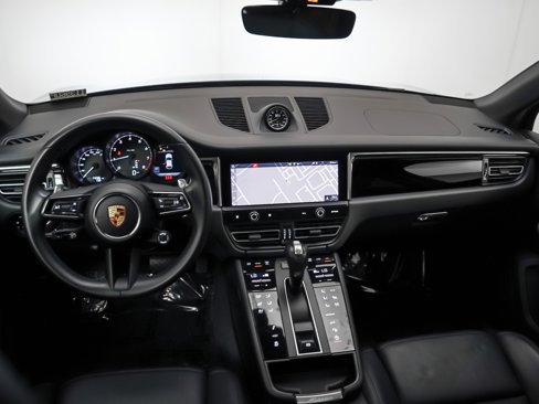Certified 2024 Porsche Macan w/ Premium Plus Package image 19