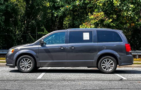 Used 2019 Dodge Grand Caravan SXT image 9
