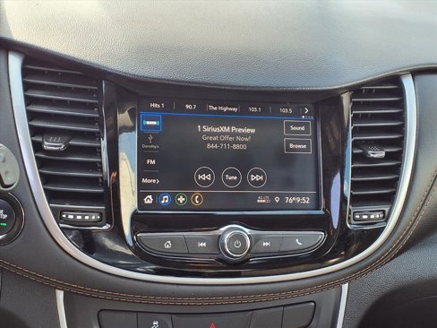 Used 2022 Chevrolet Trax LT w/ LT Convenience Package image 5